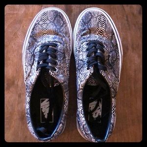 VANS AUTHENTIC “Snakeskin” New w/out box